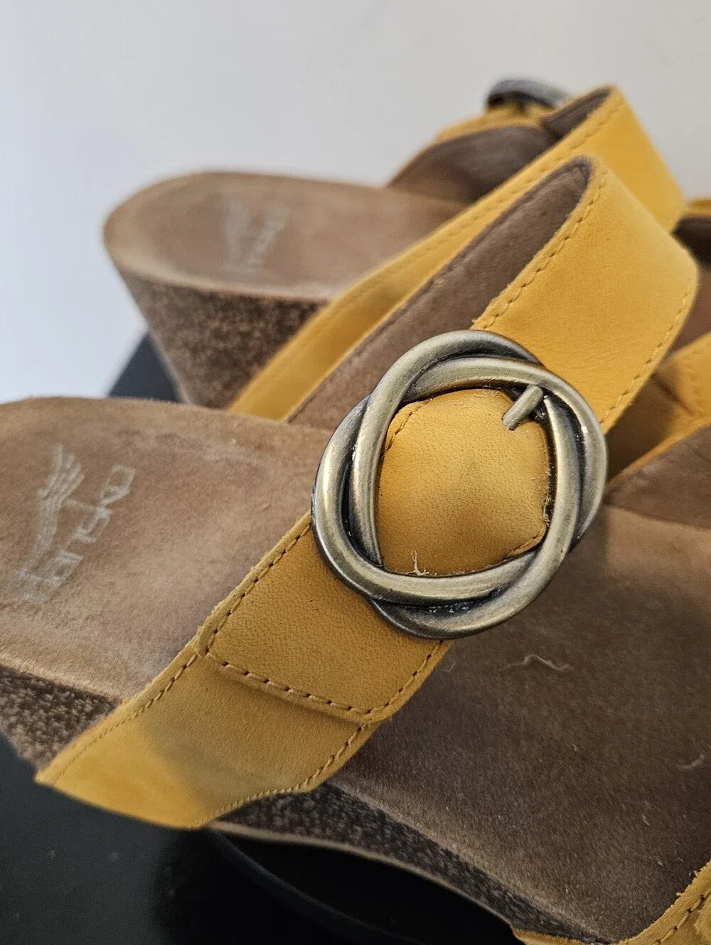 Dansko Susie Mango Milled Nubuck Wedge Casual Women's Sandal Size 38 US 7-7.5